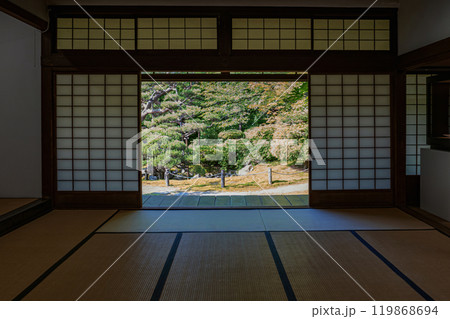 山形 酒井氏庭園 書院より庭園を望む 119868694