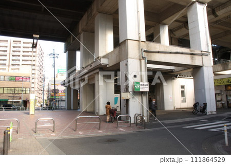 北赤羽駅　駅舎　駅前商店街 111864529