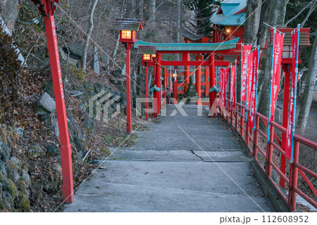 【鼻顔稲荷神社】女坂【佐久市】 112608952