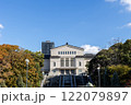 天王寺公園の中の大阪市立美術館（2024年12月撮影） 122079897