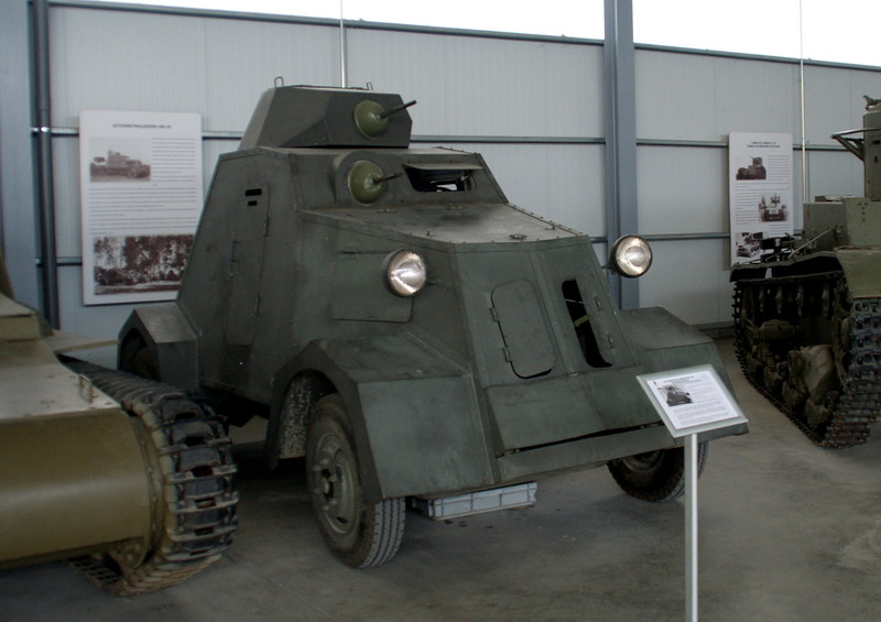 A replica UNL-35 on display at the Museo de Medios Acorzados, Madrid