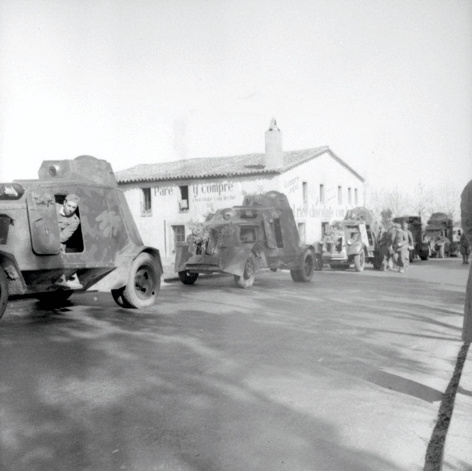 Column of UNL-35s. Probably Republican service.