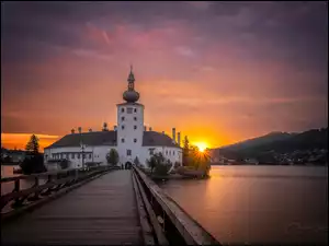 Alpy, Traunsee, Most, Zamek Ort, Salzkammergut, Drzewa, Jezioro, Austria, Schloss Ort, Góry, Wschód Słońca