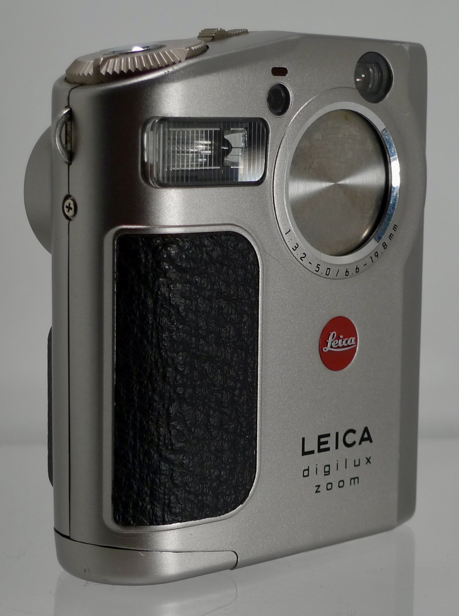 Vintage Digital: Leica Digilux Zoom