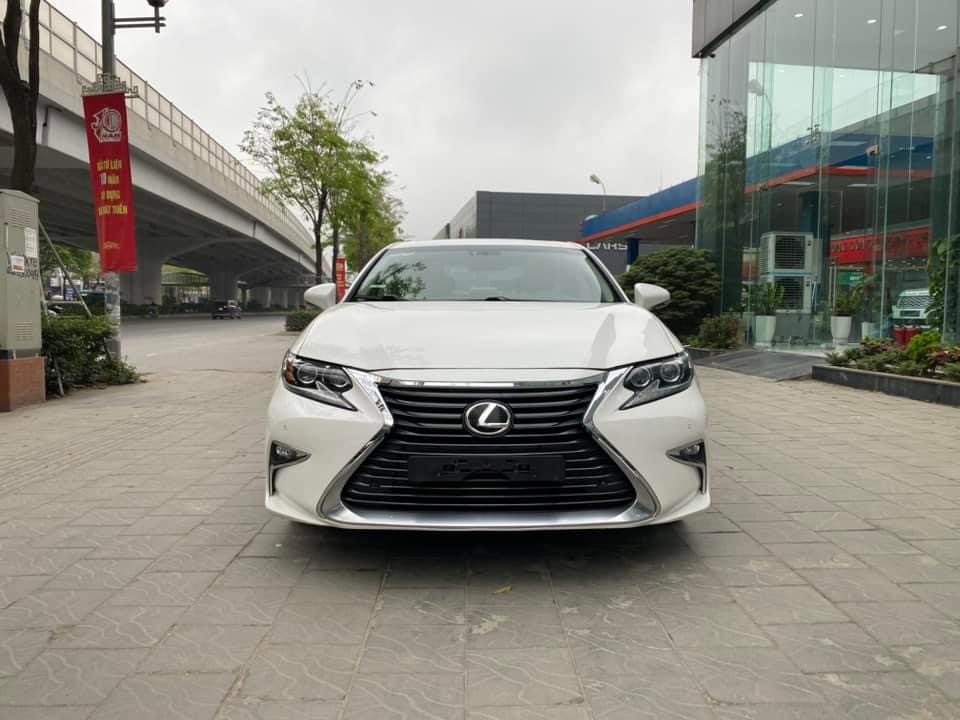 Bán Lexus ES250 Model và đăng ký 2018, 1 chủ từ mới, xe siêu đẹp.