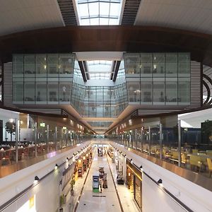 Dubai International Terminal Hotel Interior photo