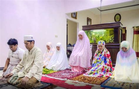 shalat tarawih di rumah