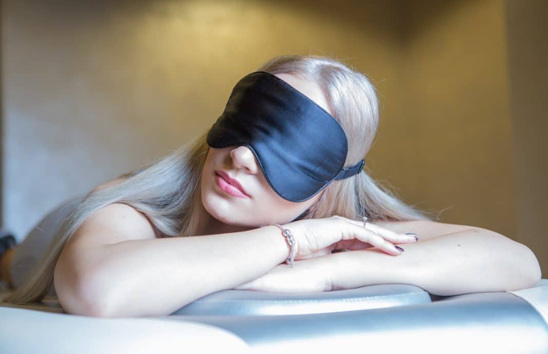 VIVRE Silk Sleep Mask Review: the Sleep-Deprived Traveler’s New Best Friend