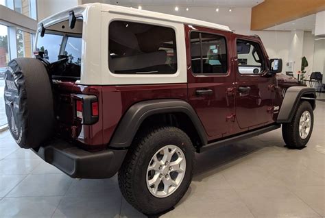 The 2021 Jeep® Wrangler Islander Surfs Into Dealer Showrooms