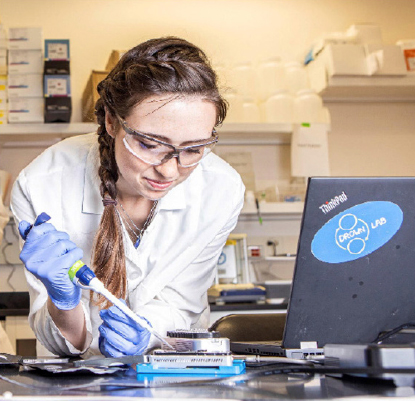 Tracie Haan loading DNA into the Nanopore Minion.