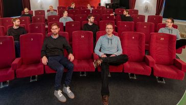 Image montage: Kai Siedenburg and Martin Bleichner sit in different positions on different seats of a cinema hall.