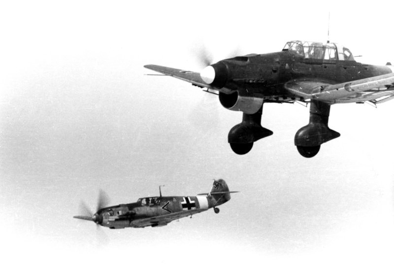 File:Bundesarchiv Bild 101I-429-0646-31, Messerschmitt Me 109 und Junkers Ju 87.jpg