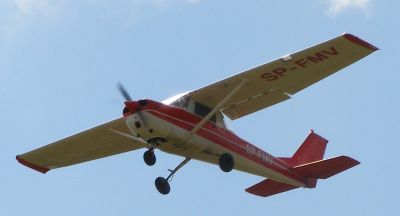 File:Samolot Cessna 150 Bemowo.jpg