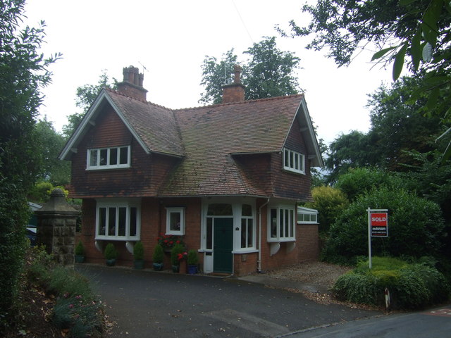 File:House on Greenhill - geograph.org.uk - 5473774.jpg