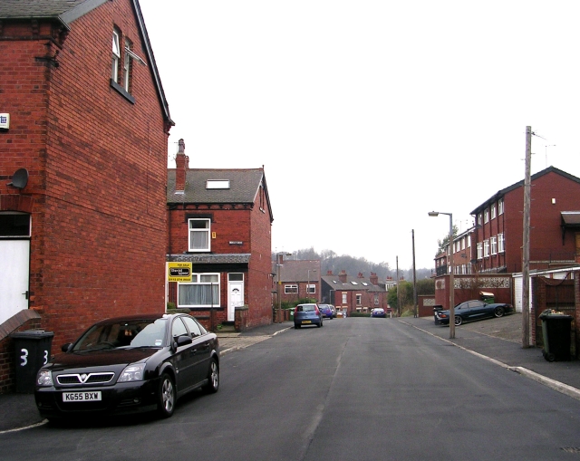 File:Bentley Parade - Bentley Lane - geograph.org.uk - 1138949.jpg