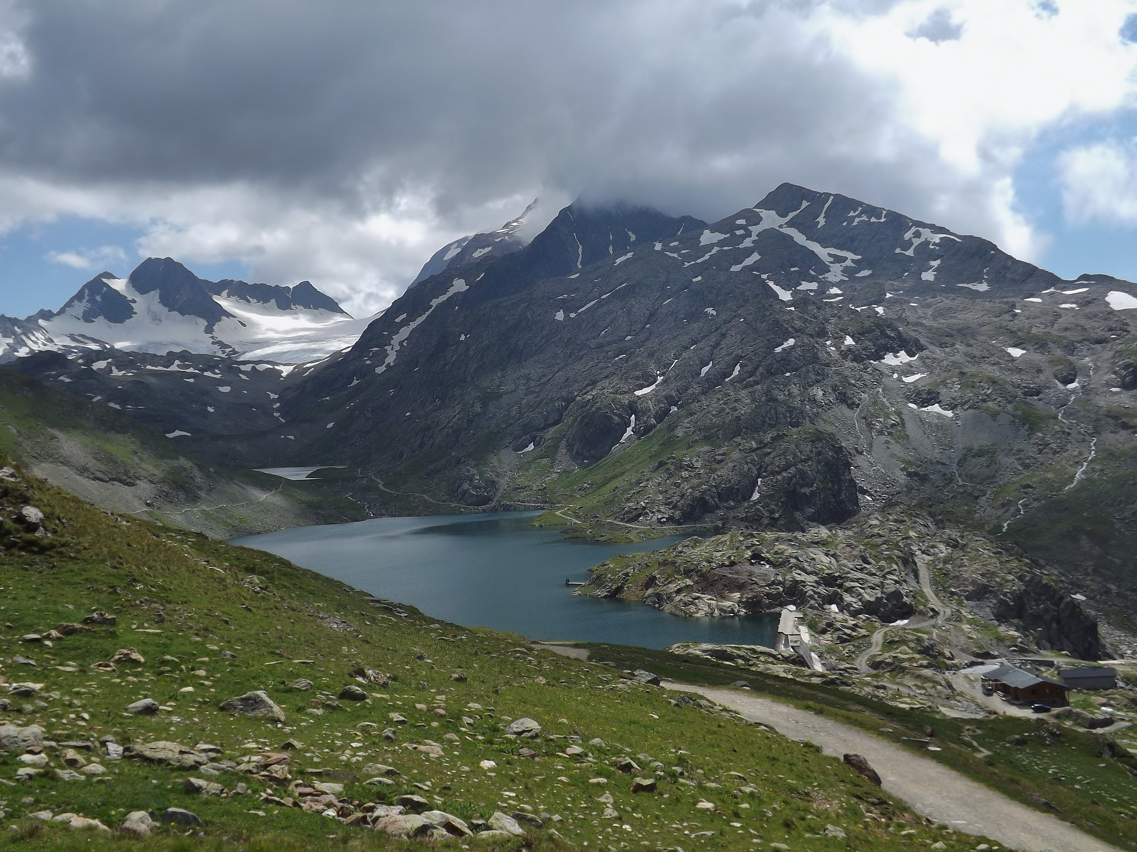 Glacier de Saint-Sorlin et pic de l'Étendard (3 464 m) dans les nuages.