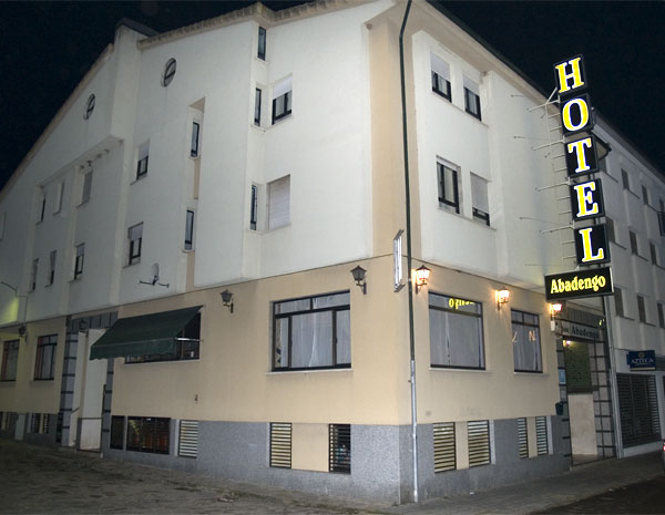 File:Hotel Abadengo.jpg