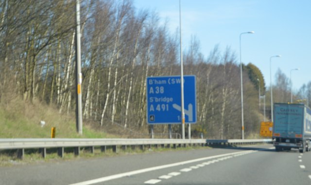 File:One mile to J4, M5 - geograph.org.uk - 4461585.jpg