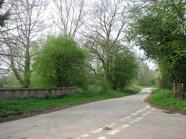 File:Bridge over the River Aisne (Eyn) - geograph.org.uk - 1254881.jpg