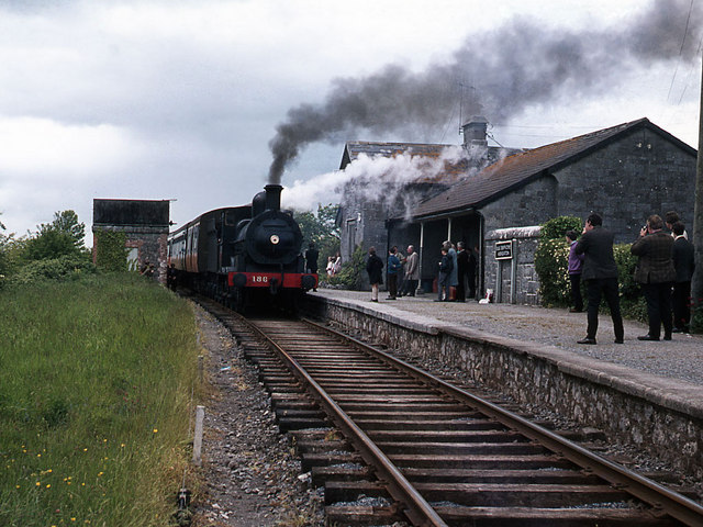 File:Steam train at Askeaton - geograph.org.uk - 2432483.jpg