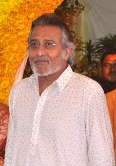 Vinod Khanna vuonna 2012.