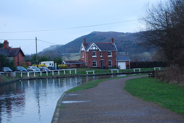 File:The aqueduct banksman's house - geograph.org.uk - 649930.jpg