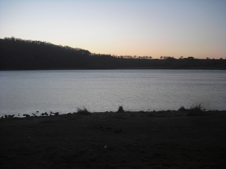 File:Lago di Mezzano - panoramio.jpg