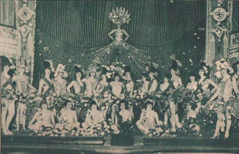 Vista de la revista Mujeres, flores y alegría, presentada en el Teatro Maipo en 1926.