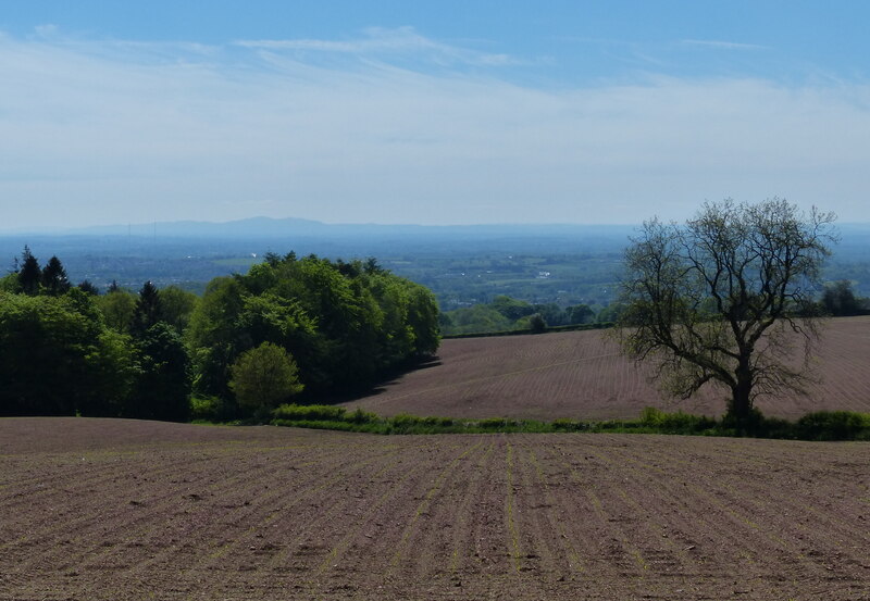 File:Countryside south of Beacon Hill - geograph.org.uk - 6854711.jpg