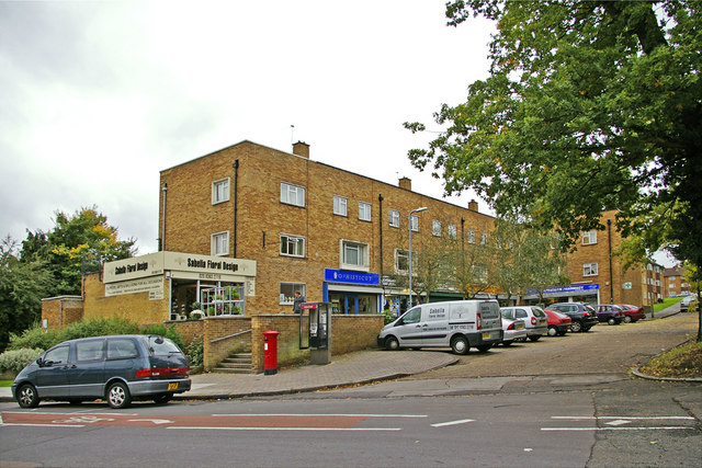 File:Parade of Shops, Links Side, Enfield - geograph.org.uk - 996300.jpg