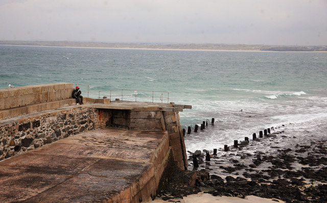 File:Small Pier St Ives - geograph.org.uk - 2249285.jpg