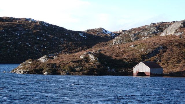 File:Boathouse on Loch a' Mhuilinn - geograph.org.uk - 1134529.jpg