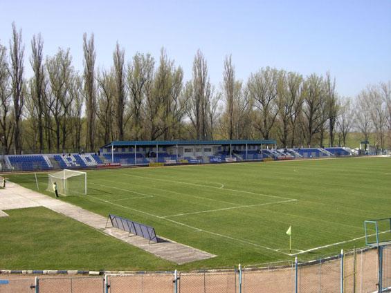 File:Tribuna parc.jpg