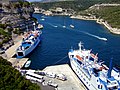 Les quais d'embarquement automobiles du port de commerce.