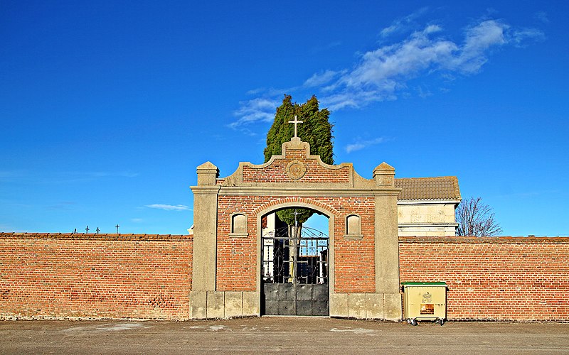 File:Cementerio de Villar de Gallimazo.jpg