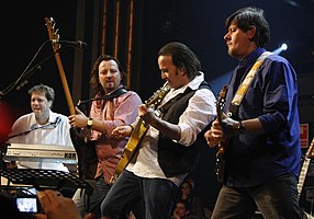 Los Secretos performing in 2009