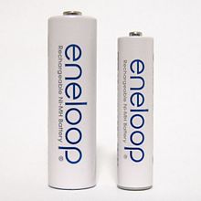 Sanyo eneloop HR-3UTG and HR-4UTG.jpg