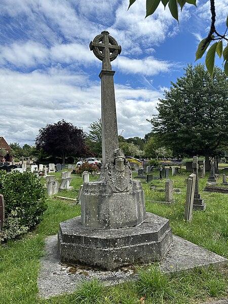 File:Grave of Sir Aston Webb, Gunnersbury Cemetery 2024-07-10.jpg