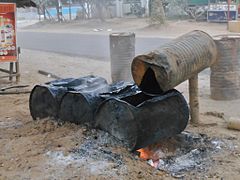 Herstellung von Straßenbaubitumen in Bagan, 2013