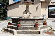 Brunnen an der Piazza Angeloantonio Cesqui