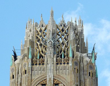 Coroana General Electric Building (cunoscută și ca 570 Lexington Avenue) din New York City, de Cross & Cross (1933)