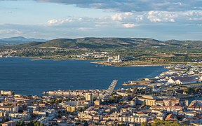 Le massif de la Gardiole depuis le port de Sète