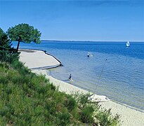 Plage au bord du lac de Biscarrosse (Landes).