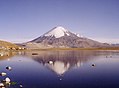 Lago Chungara e Vulcão Parinacota.