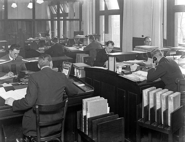 File:Procuratiehouderskamer boekhouders aan het werk, Bestanddeelnr 189-0018.jpg