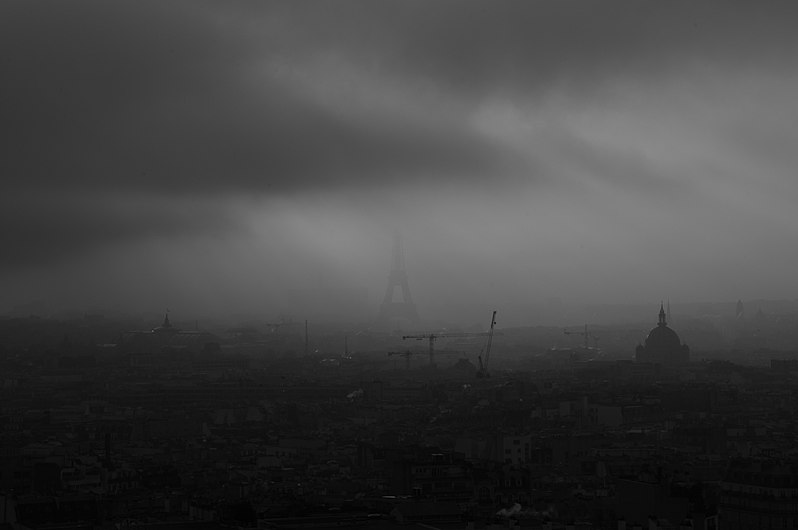 Ombre de la Tour Eiffel en Noir et Blanc.jpg