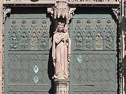 Vierge Marie sur le trumeau, porte de bronze