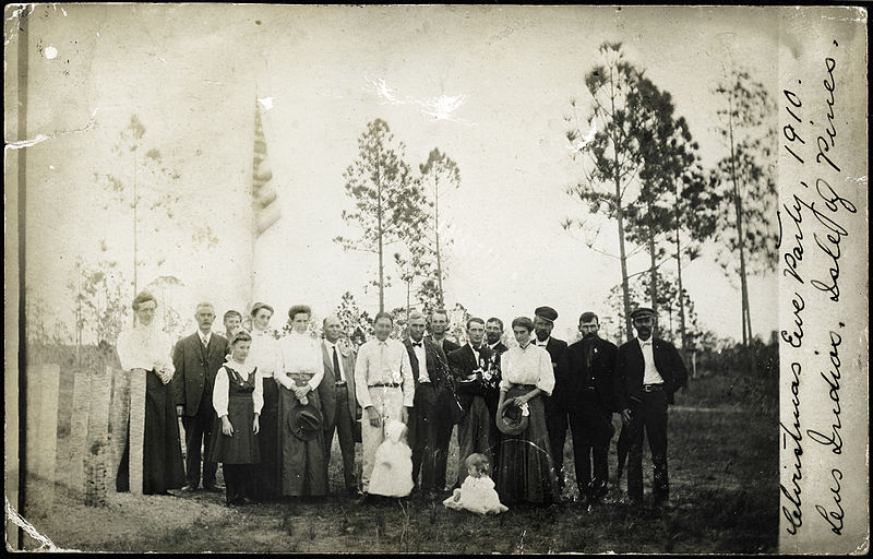 File:Cristmas eve, Isle of Pines, 1910, Great Grandpa & Grandma Schell.jpg