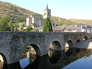 Molinaseca, puente medieval y iglesia / romanische brücke und kirche / romanesque bridge and church