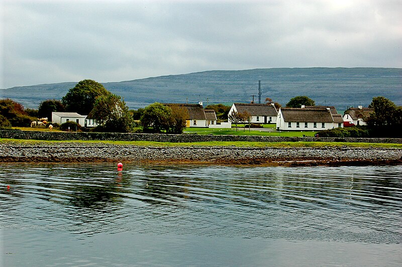 File:Ballyvaghan Cottages along a bay in front of Moneen Mountain (305) - geograph.org.uk - 3771722.jpg